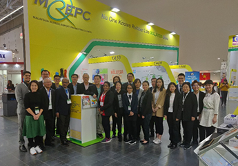 Group photo of MREPC Pavilion participants at A+A 2019